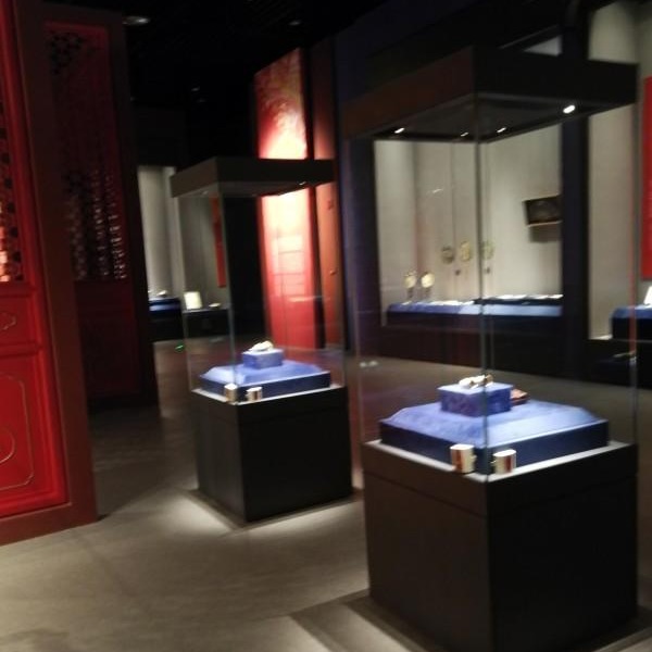 南海瓷器文化博物馆独立柜制作-四面玻璃博物馆独立高柜厂家