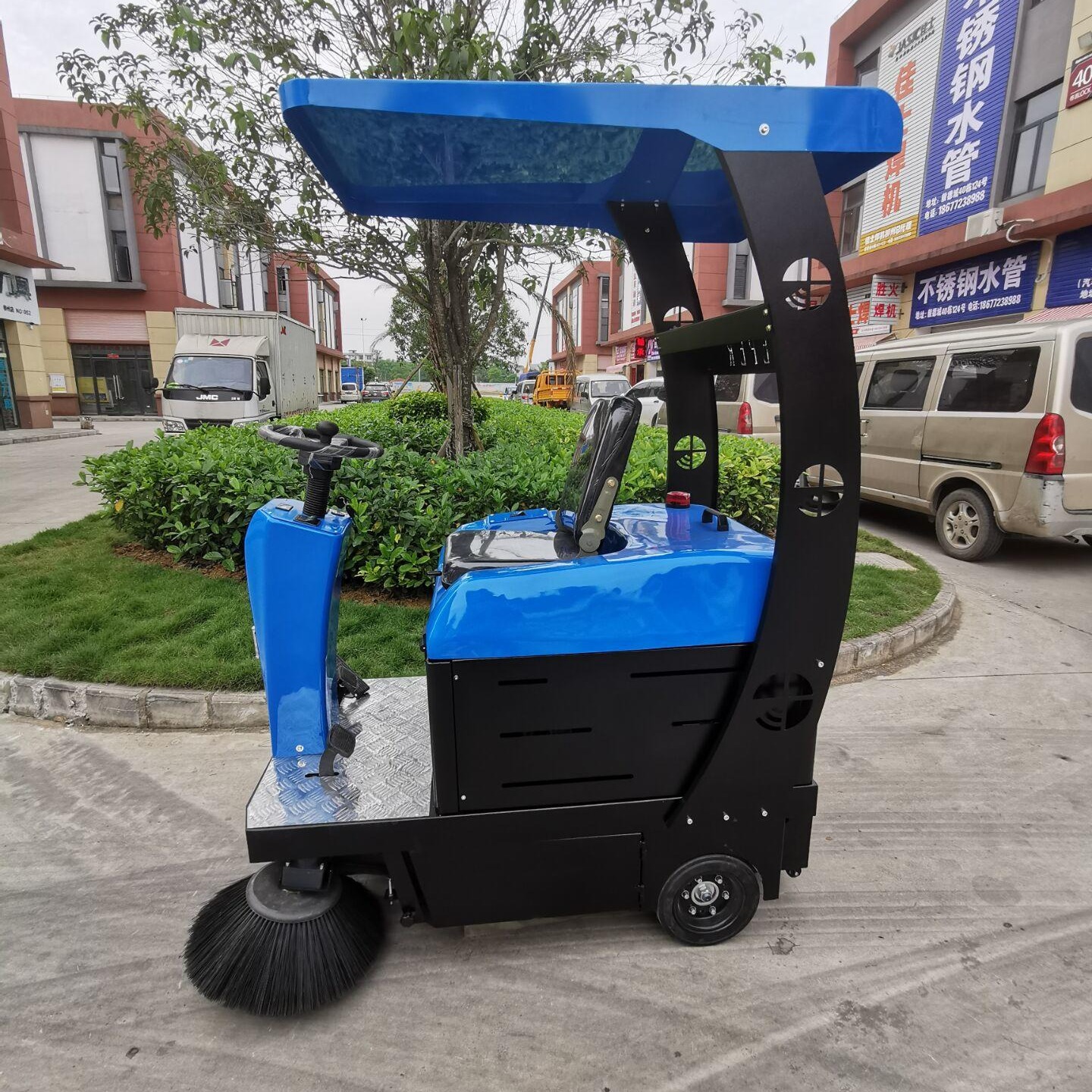 广东电动扫地机 柳宝LB-1100环卫扫路车 广州物业工厂道路清扫车 驾驶式扫地车