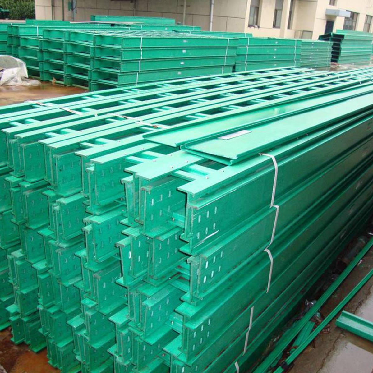 西安电缆槽盒厂家 霈凯玻璃钢模压200×100mm电缆桥架