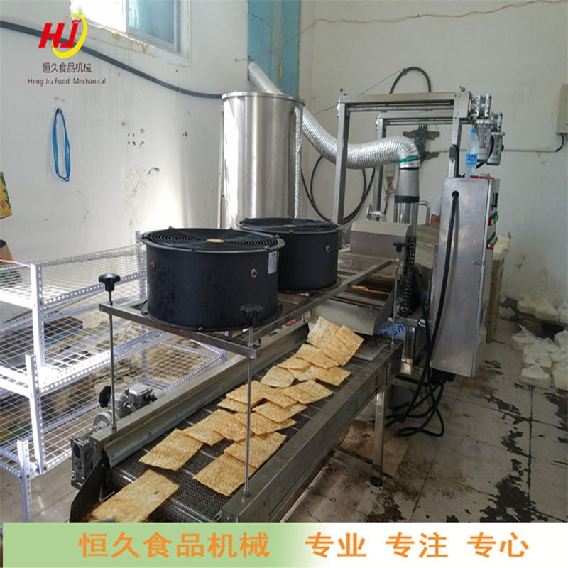 天津煎饼果子制作机器 薄脆油炸机  超薄面皮油炸线