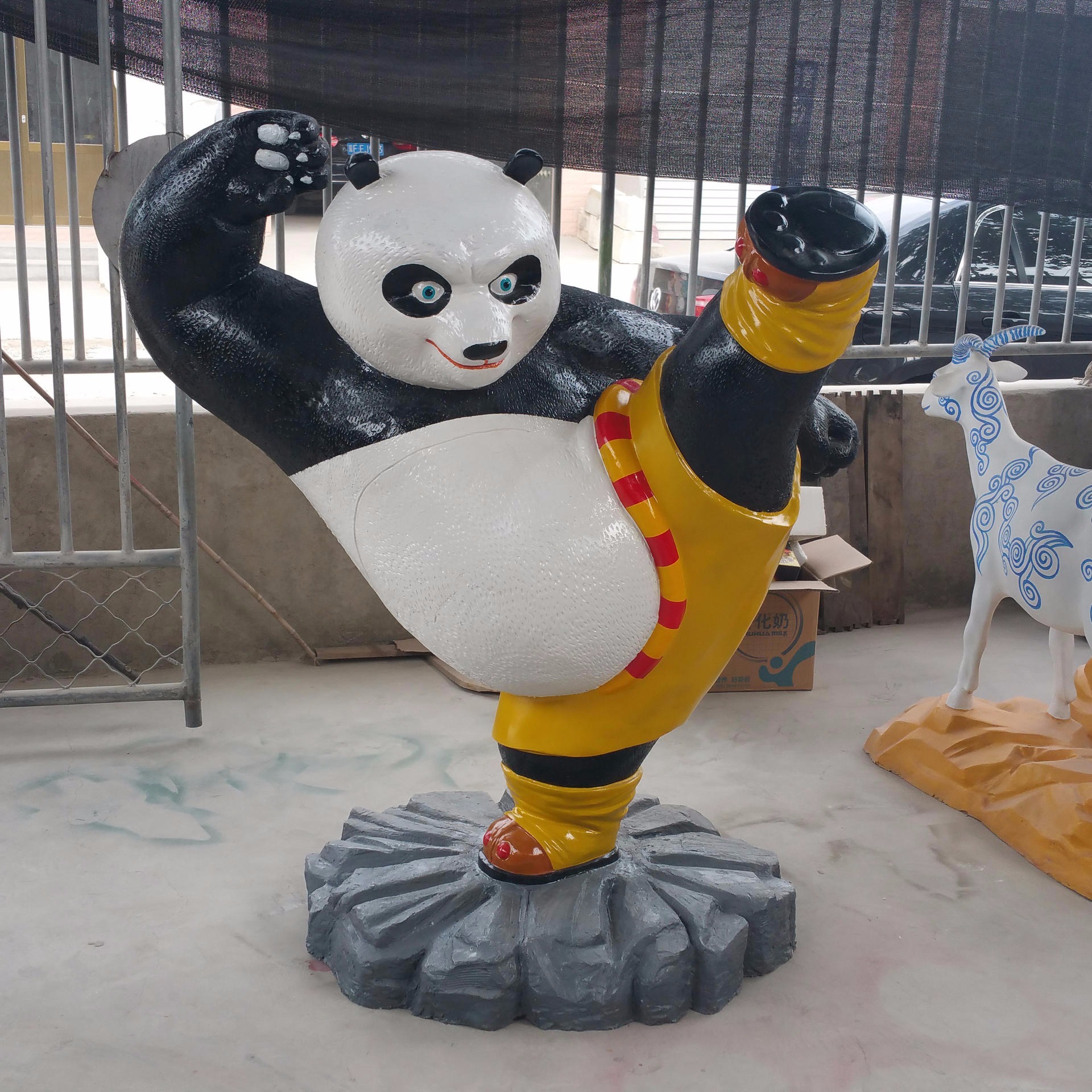 玻璃钢功夫熊猫雕塑 卡通熊猫雕塑摆件 唐韵园林图片