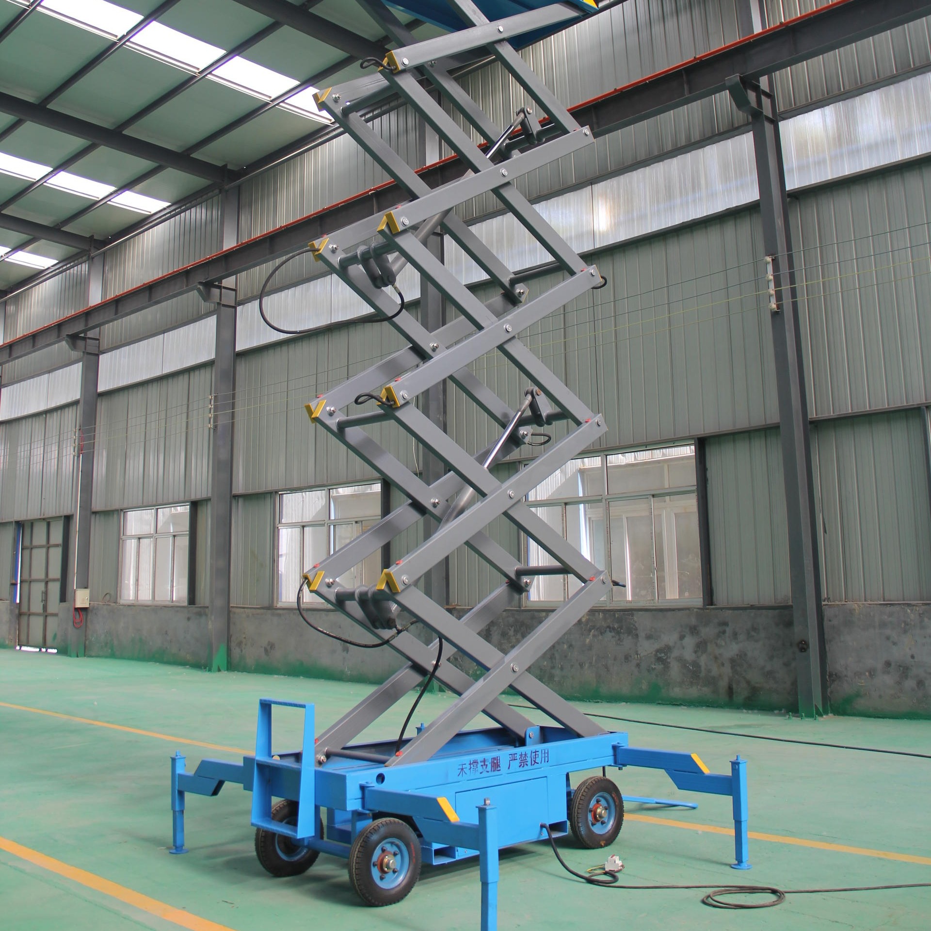 移动检修升降梯 洛江区工业升降设备 启运高空作业升降梯 剪叉移动式平台