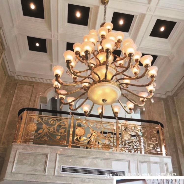 梧州酒店铜艺金色楼梯扶手精致和豪华图片