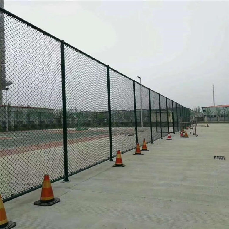 球场护栏网 操场围栏网 足球场围网 德兰安装定制