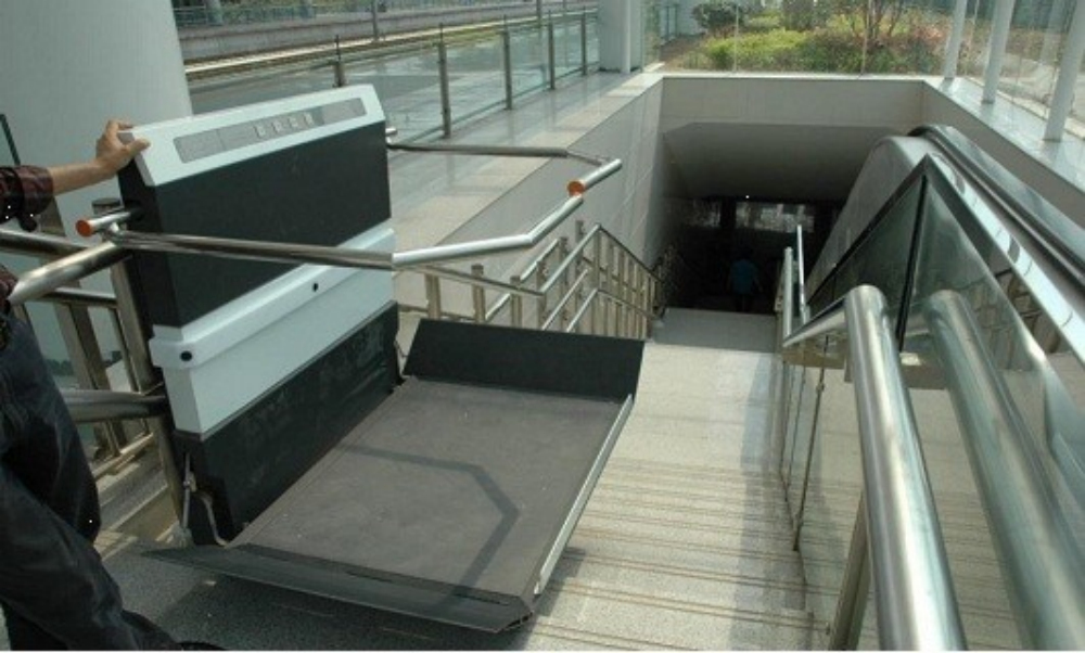 楼梯轨道式电梯 广东地铁轮椅通道 残疾人无障碍通道启运直销厂家
