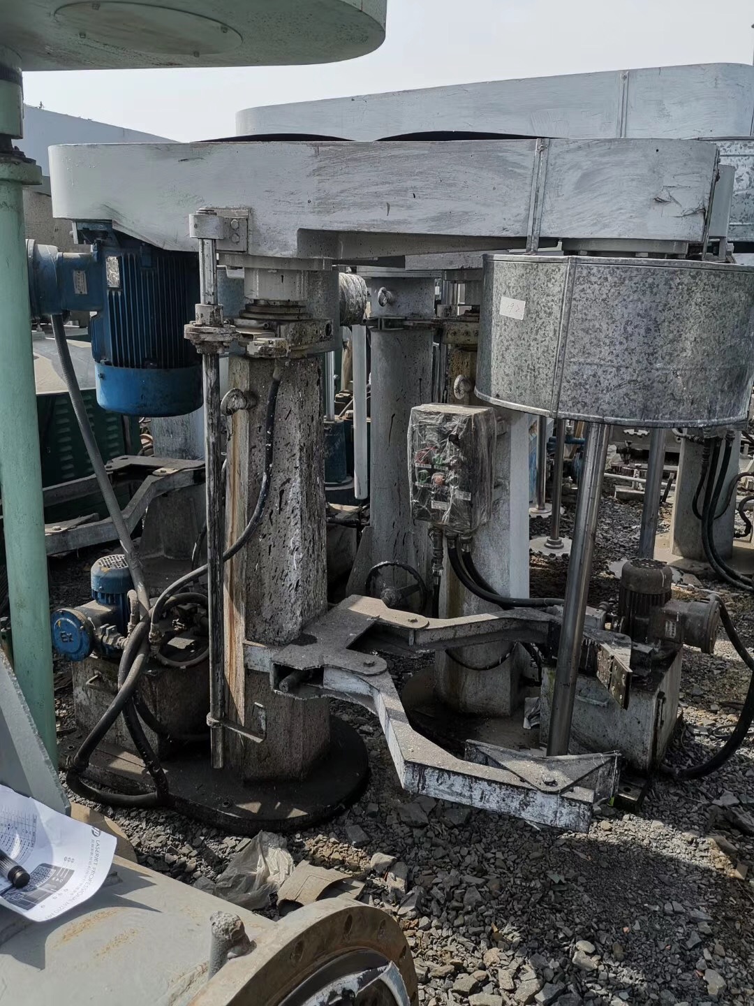 新疆裕千二手设备带变频器高速分散机厂家 液压升降 30升卧式砂磨机厂家