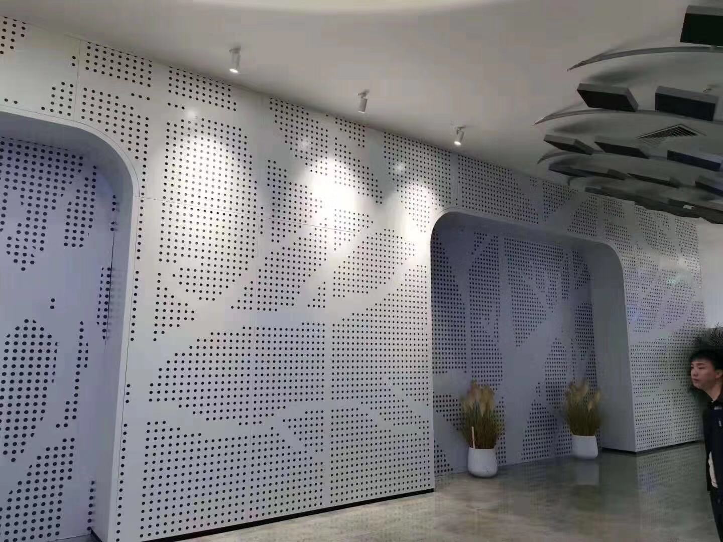 德普龙不规则穿孔铝单板白色造型铝单板幕墙案例完工效果图